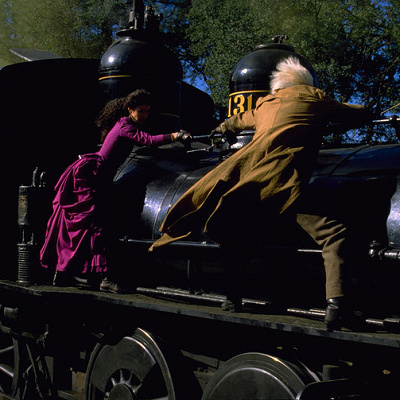 クララを助けようと体を張るドク