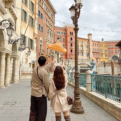 ダッフィー×ブラウンのカップルコーデ