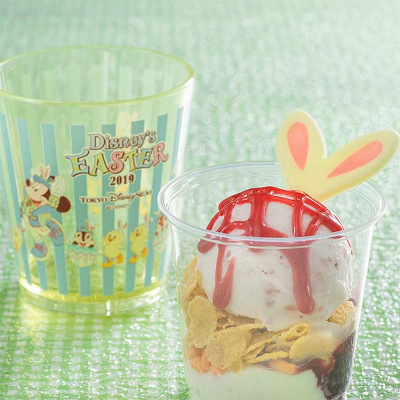 イースターバニーサンデー・ストロベリージェラー&パンナコッタ（スーベニアカップ付き）