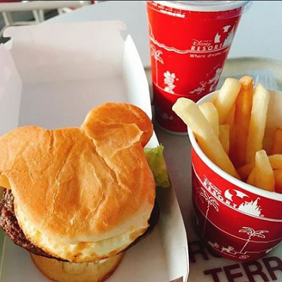 エッグ＆ビーフパティサンド