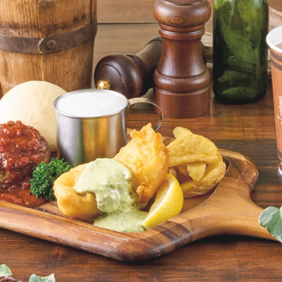 アイゼン＆ハイターのハンバーグとフィッシュ＆チップスプレート