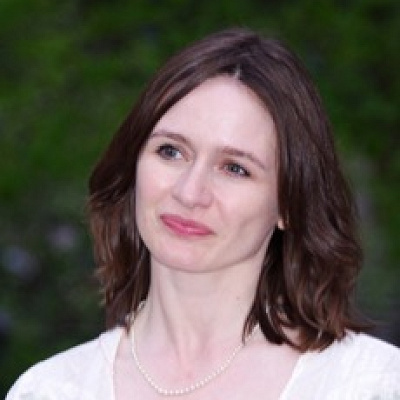 エミリー・モーティマー