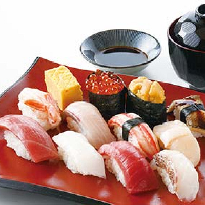 夕食は本格江戸前寿司を