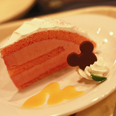 お気に入りのレストランでディズニーらしいグルメをいただこう！