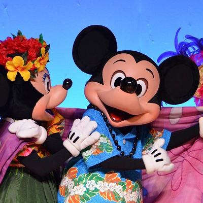 ミッキーのレインボー・ルアウを楽しもう