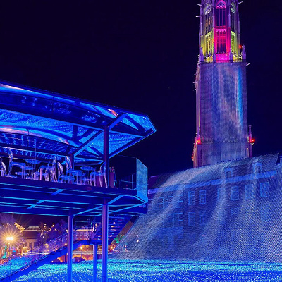 空中に浮かぶカフェでイルミネーションを満喫