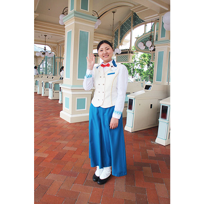 「エントランス」キャストのコスチューム