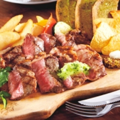 フィネガンズ・ステーキセット：2,400円／USJ