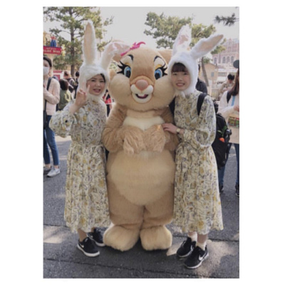 花柄マキシワンピ×うさぎのかぶりものコーデ
