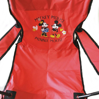 ドリンクホルダー付き折りたたみ椅子