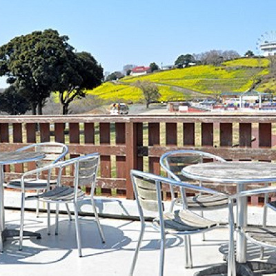 無料休憩所（まきばCAFÉ 横）屋外席