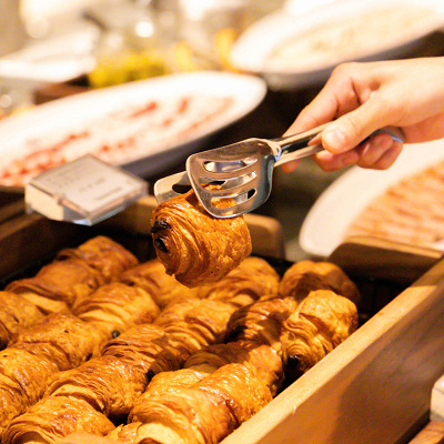 焼きたてのパン（朝食）