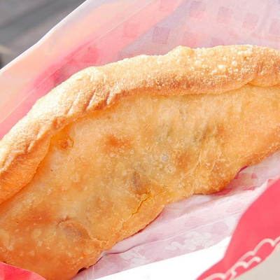 お腹を満たしたい時にぴったりなフライドピザ