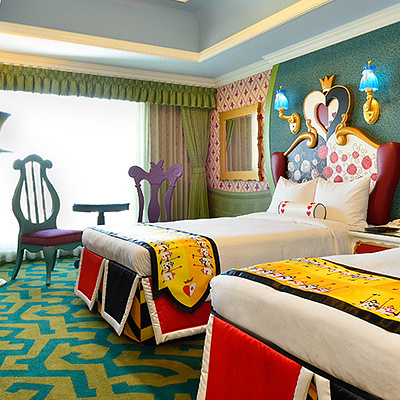 ゆかいでふしぎ、カラフルなアリスルーム