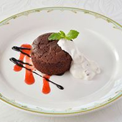 ガトーショコラ、バナナクリーム添え