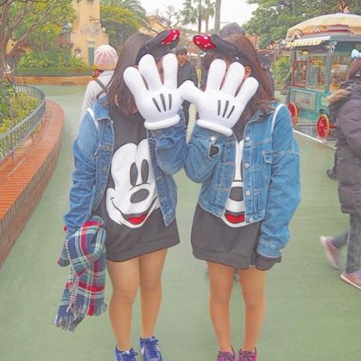 女の子のビッグパーカーはかわいい！