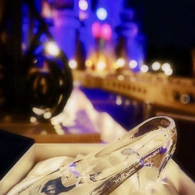 シンデレラ城前ガラスの靴と指輪