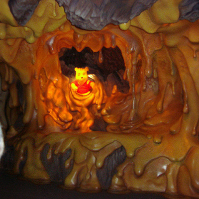 プーさんとハチミツ探しの冒険へ