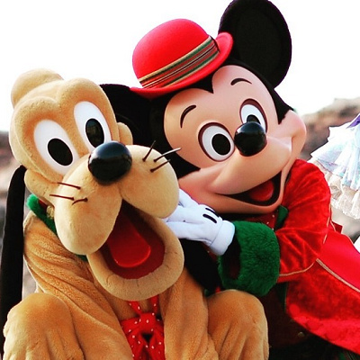仲良しなミッキーとプルート