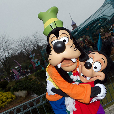 グーフィーとマックスはディズニーリゾートでグリーティングができます！