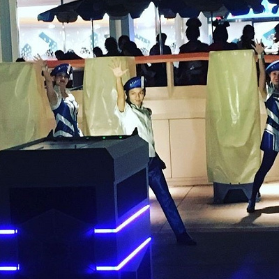 夜の舞台で大迫力