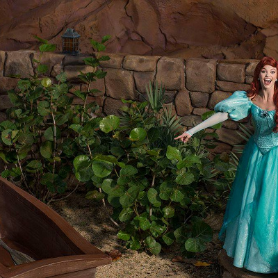 グリーティングはマスク着用＆キャラクターと距離を保った上で行う