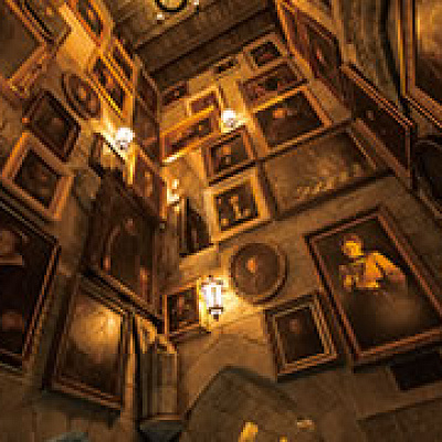 ホグワーツ城の中の動く肖像画の廊下