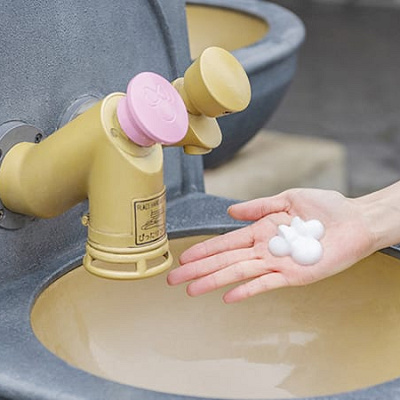 ミニーの形の泡が楽しめるハンドウォッシングエリア