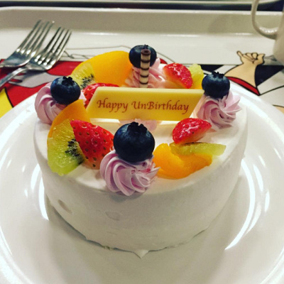 ハッピーアンバースデーケーキ