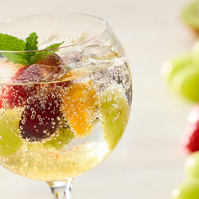 フルーツのマチェドニアをどうぞ…お姫さま ～フルーツたっぷりソーダ～