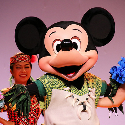 ハワイアンなミッキーがディナーをにぎやかに