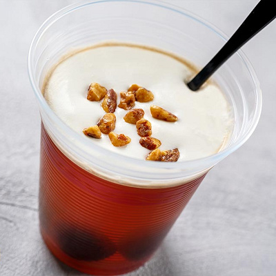 ホットティーカクテル（チェリーブランデー＆アーモンド、ホイップ）