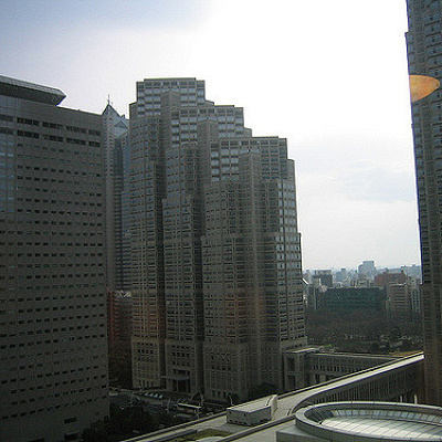 新宿の真ん中に位置するホテル