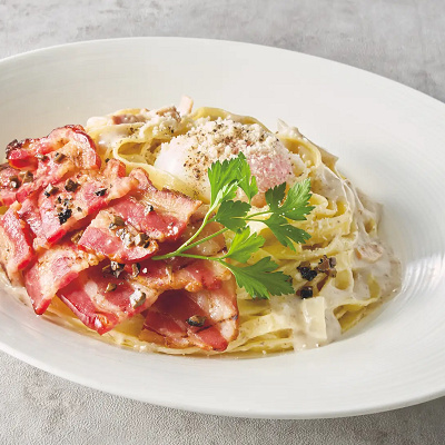 イベリコ豚ベーコンのトリュフ香るカルボナーラ