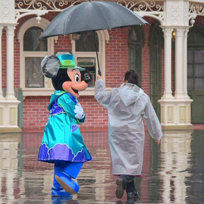 寒いとミッキーも風邪をひいてしまうかも