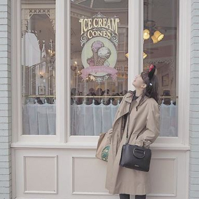 ワールドバザールのショップの前