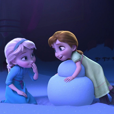 幼少期のアナの声を担当しているのは、本作の監督＆作曲家の実娘