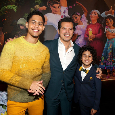 ジョン・レグイザモ（ブルーノ）※中央