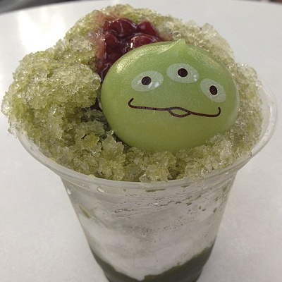 リトル・グリーンメンのまんじゅうやお菓子なども人気に