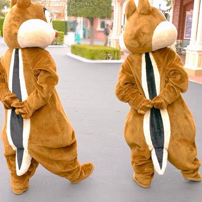 うしろから見るとまったくわからない…