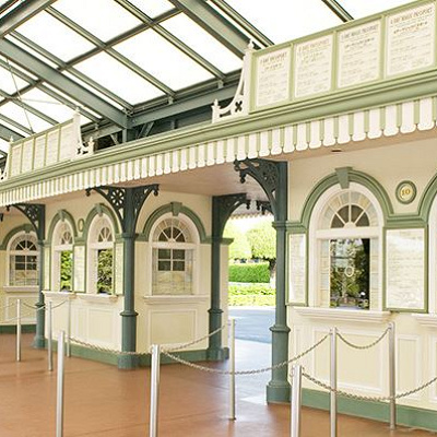 メインエントランス・インフォメーション&チケットブース