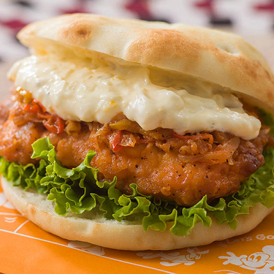 チキンマリネ・サンドウィッチ(ケイジャン風味)