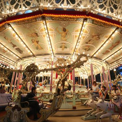 富士急ハイランド内のメリーゴーランド