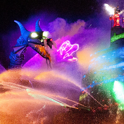 魔法の杖でマレフィセントを倒すミッキー