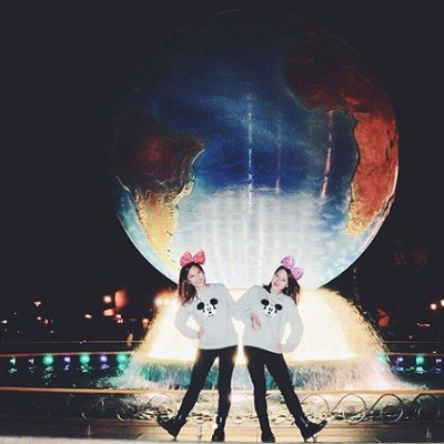 ミッキーパーカー×ブラックスキニーパンツ