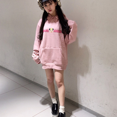 ミニ丈ワンピース風のディズニーコーデ