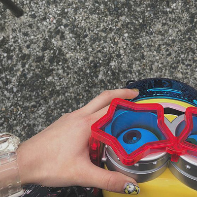 ミニオンポップコーンバケツとミニオンネイル