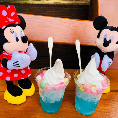 ディズニーフードを持ったミニー＆ミッキー