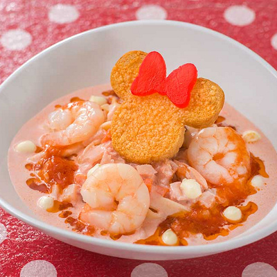 ミニーべスティーズバッシュメニュー：クラムチャウダーのフェットチーネ、シュリンプとモッツァレラ添え