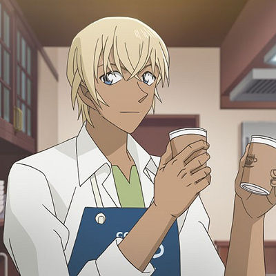 喫茶ポアロで働く安室さん(公式サイト)